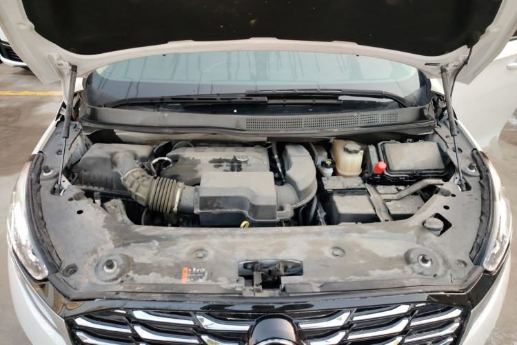 Used Buick GL8 2023 ES Lu Zun Deluxe Model Engine Bay
