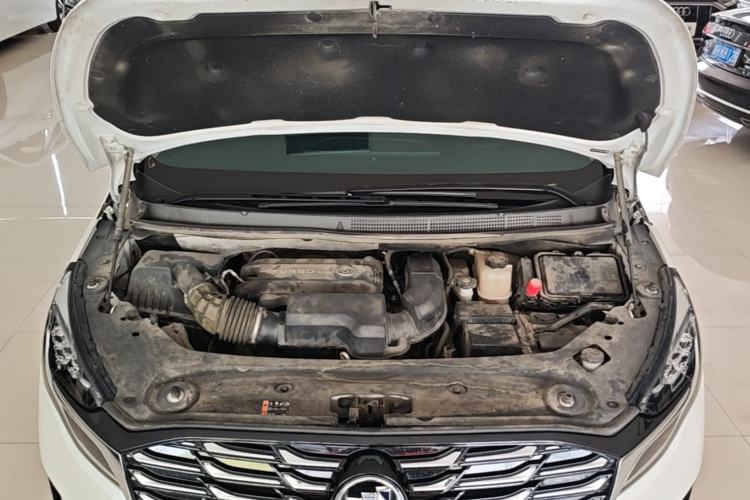 Used Buick GL8 2023 ES Lu Zun Deluxe Model Engine Bay