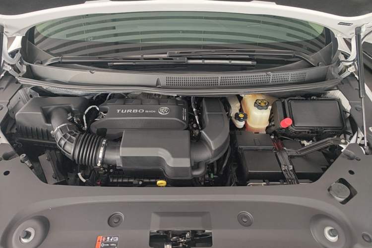 Used Buick GL8 2023 ES Lu Zun Deluxe Model Engine Bay