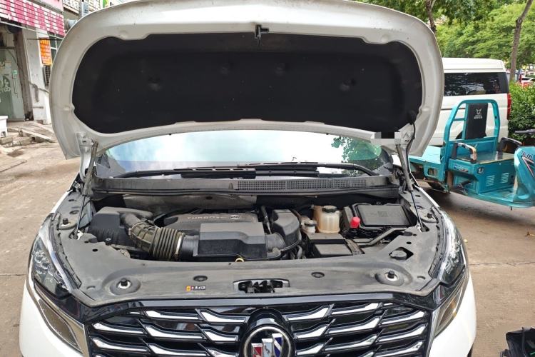 Used Buick GL8 2023 ES Lu Zun Deluxe Model Engine Bay