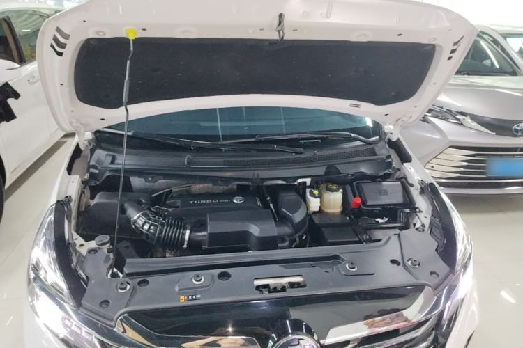 Used Buick GL8 2023 Facelifted Land Cruiser Executive Luxury Version Engine Bay