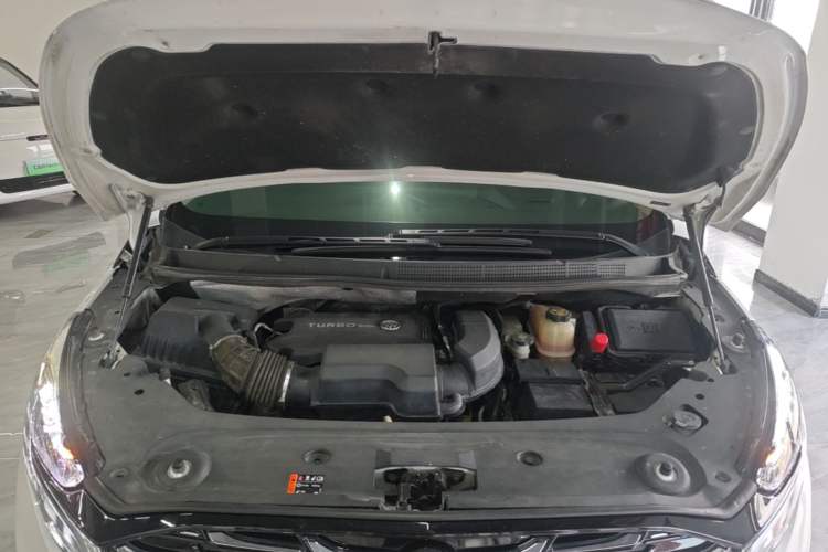 Used Buick GL8 2023 ES Lu Zun Luxury Model Engine Bay