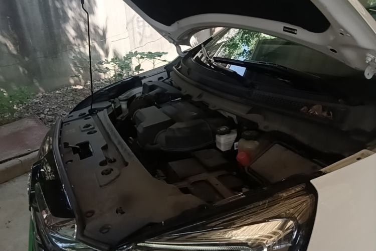 Used Buick GL8 2023 Facelifted Land Cruiser Executive Luxury Version Engine Bay