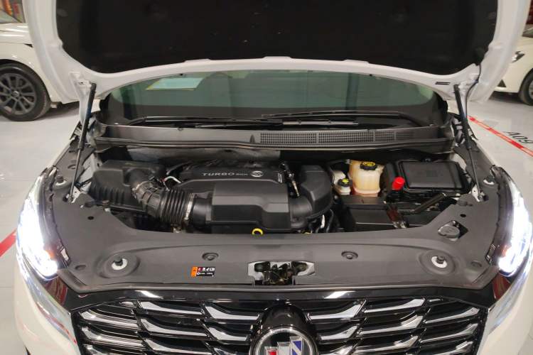 Used Buick GL8 2023 ES Lu Zun Luxury Model Engine Bay