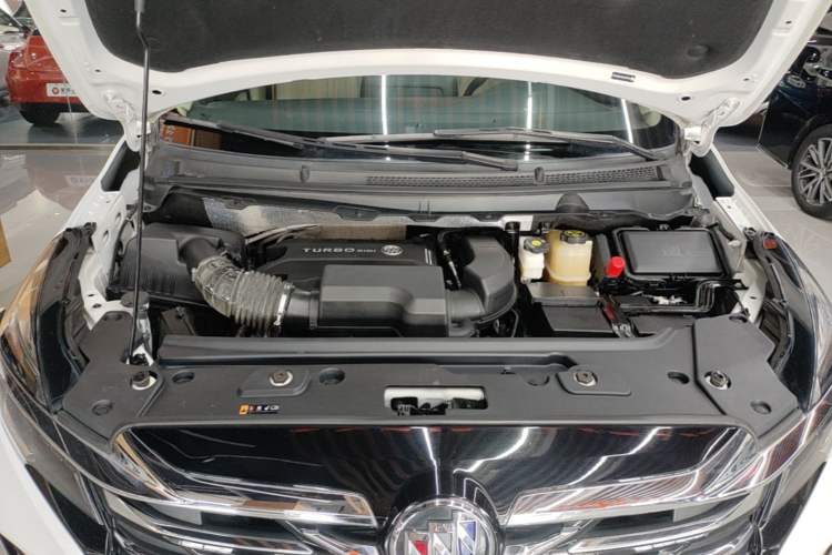 Used Buick GL8 2023 Facelifted Land Cruiser Executive Luxury Version Engine Bay