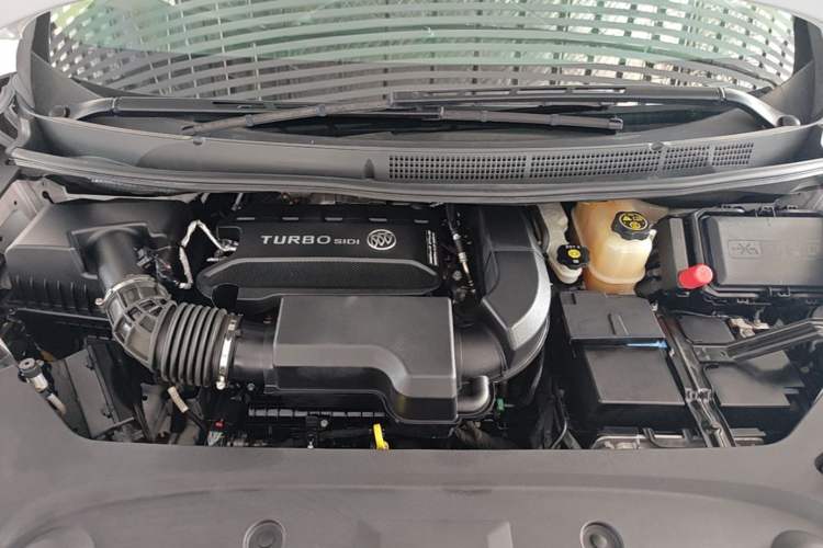 Used Buick GL8 2023 ES Lu Zun Deluxe Model Engine Bay