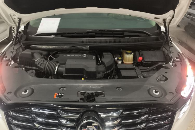 Used Buick GL8 2023 ES Lu Zun Deluxe Model Engine Bay