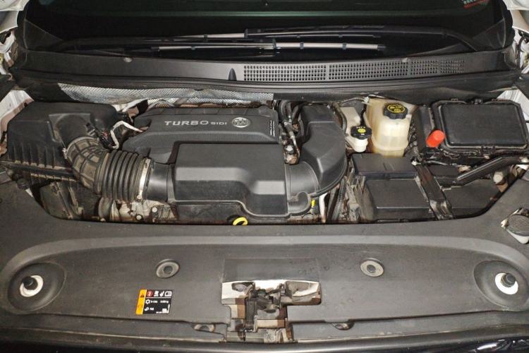 Used Buick GL8 2023 ES Lu Zun Comfort Model Engine Bay