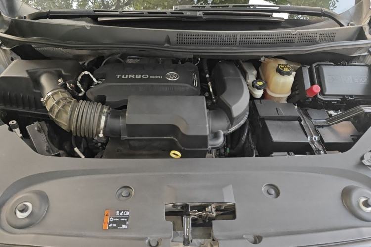 Used Buick GL8 2023 ES Lu Zun Deluxe Model Engine Bay