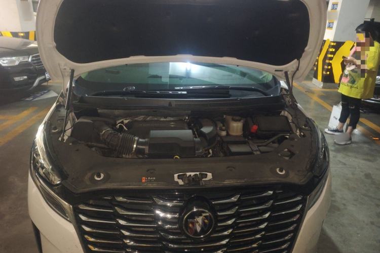 Used Buick GL8 2023 ES Lu Zun Deluxe Model Engine Bay