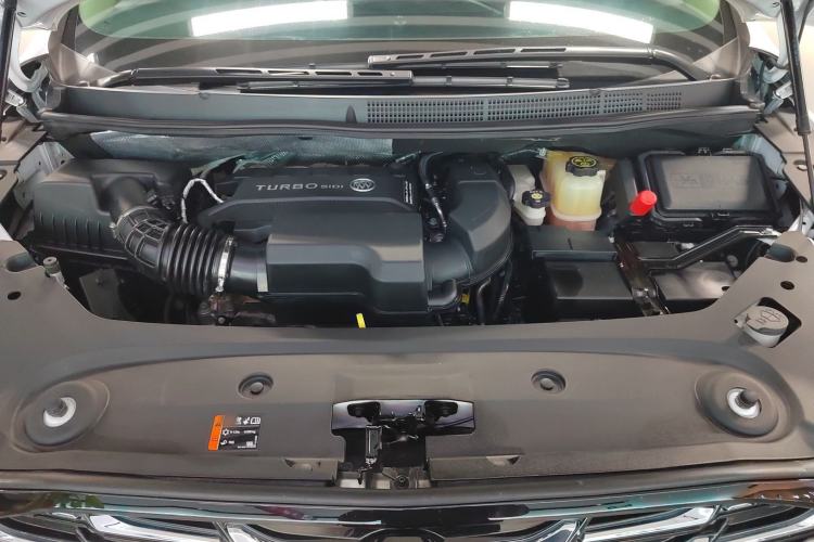 Used Buick GL8 2023 ES Lu Zun Deluxe Model Engine Bay