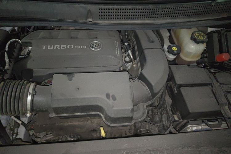 Used Buick GL8 2023 ES Lu Zun Deluxe Model Engine Bay