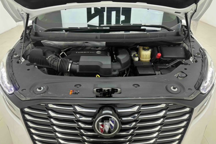 Used Buick GL8 2023 ES Lu Zun Deluxe Model Engine Bay
