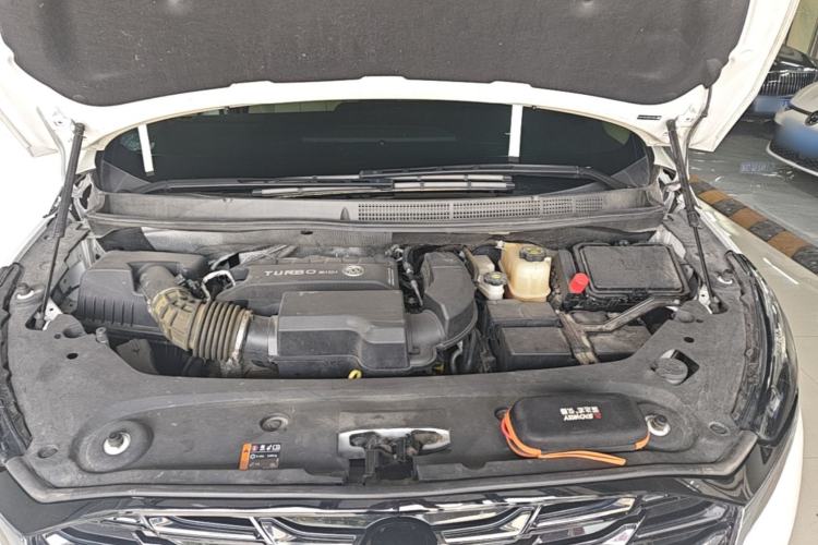 Used Buick GL8 2023 ES Lu Zun Deluxe Model Engine Bay