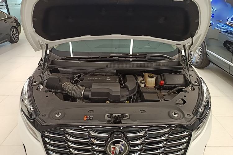Used Buick GL8 2023 ES Lu Zun Deluxe Model Engine Bay