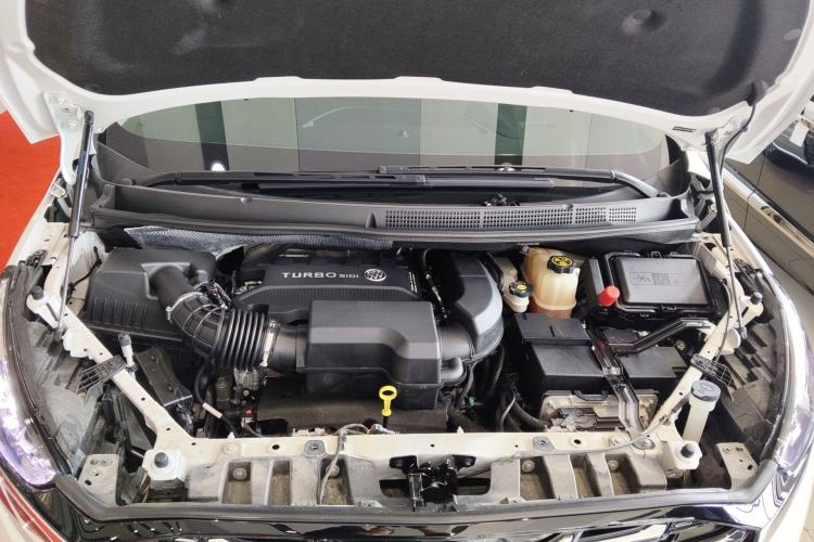 Used Buick GL8 2023 ES Lu Zun Deluxe Model Engine Bay