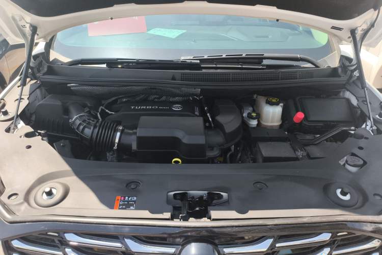 Used Buick GL8 2023 ES Lu Zun Deluxe Model Engine Bay