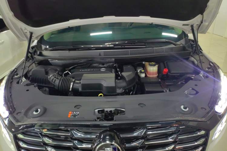 Used Buick GL8 2023 ES Lu Zun Deluxe Model Engine Bay