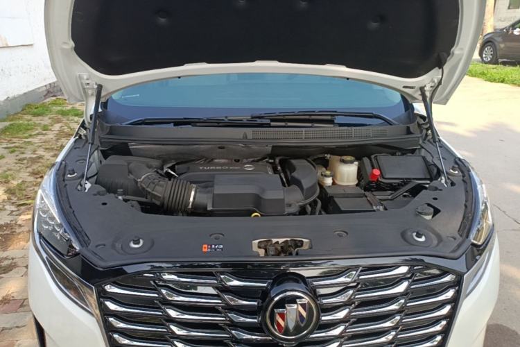 Used Buick GL8 2023 ES Lu Zun Deluxe Model Engine Bay