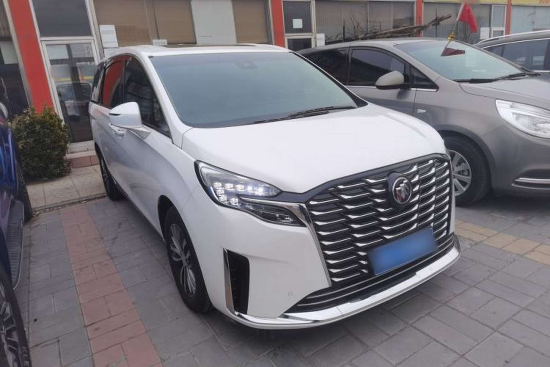 Used Buick GL8 2023 ES Lu Zun Deluxe Model Exterior 1