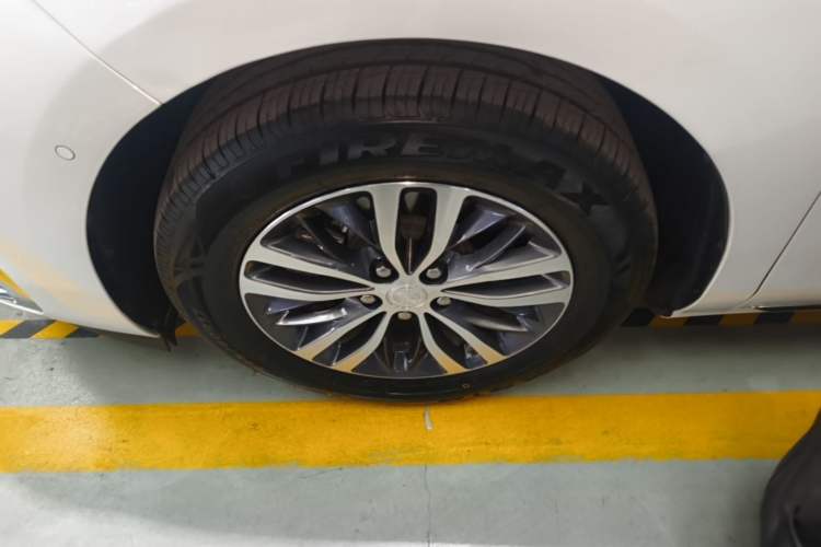 Used Buick GL8 2023 ES Lu Zun Deluxe Model Exterior 1