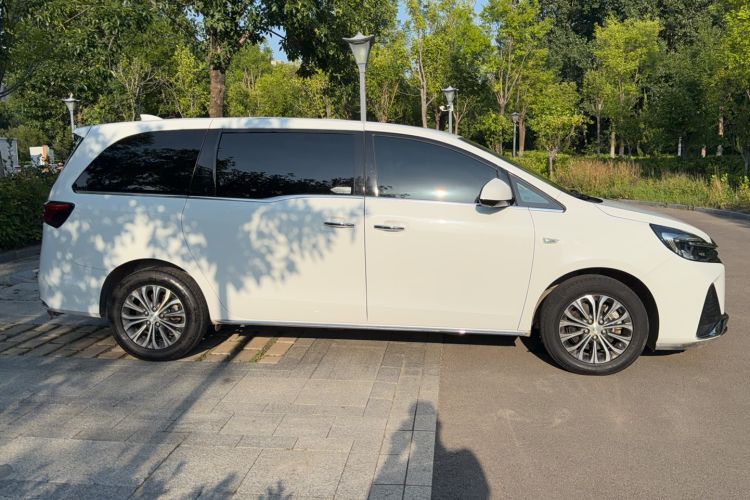 Used Buick GL8 2023 Facelifted Land Cruiser Executive Luxury Version Exterior 2