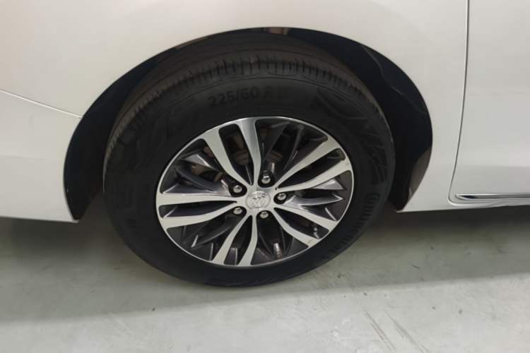 Used Buick GL8 2023 ES Lu Zun Deluxe Model Exterior 2