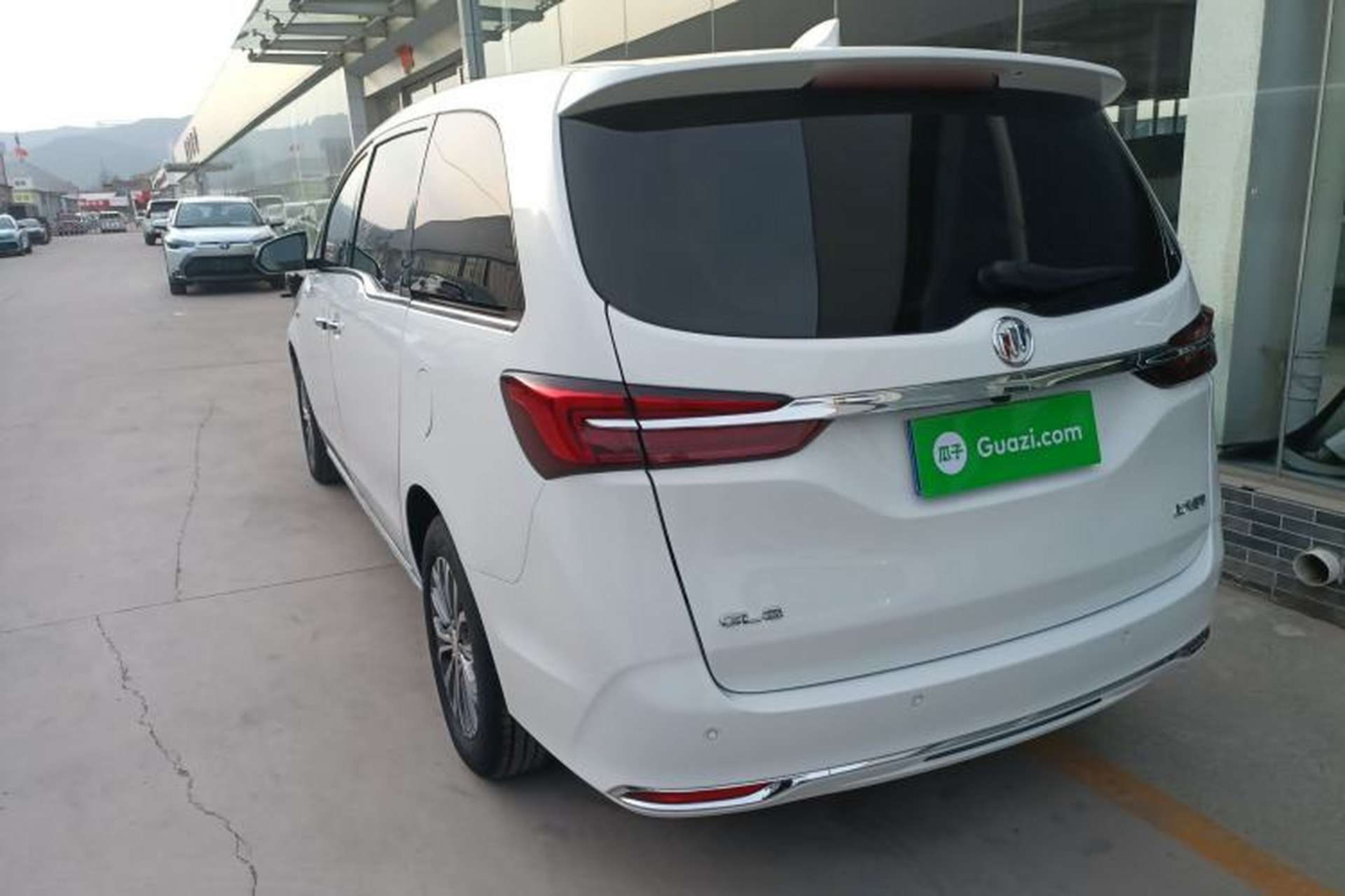 Used Buick GL8 2023 Facelifted Land Cruiser Executive Luxury Version Exterior 2