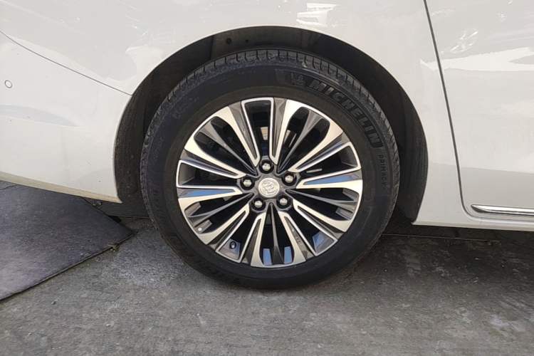 Used Buick GL8 2023 ES Lu Zun Flagship Model Exterior 3