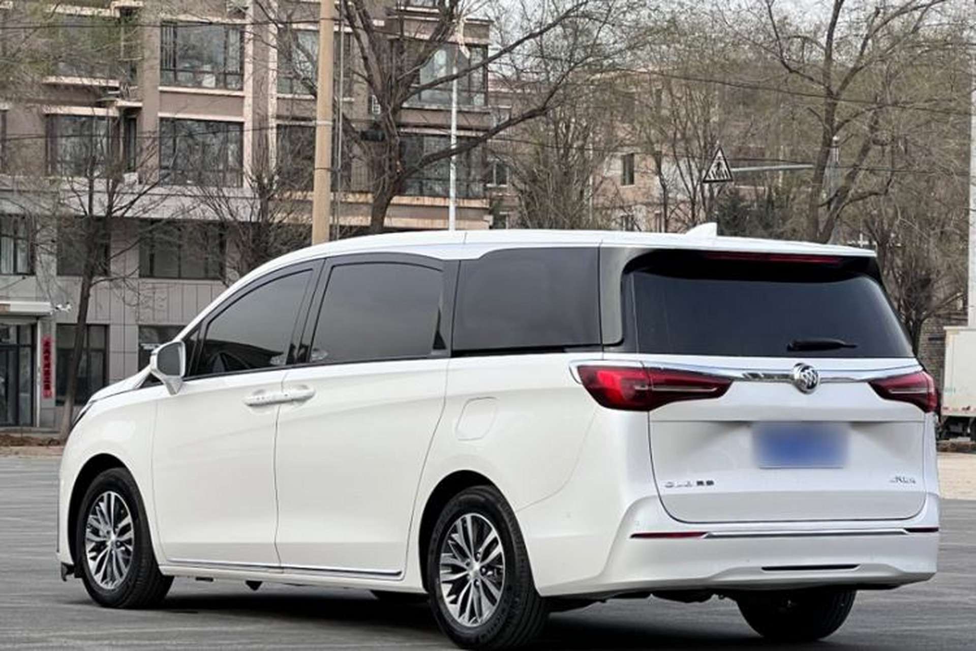 Used Buick GL8 2023 ES Lu Zun Deluxe Model Exterior 3