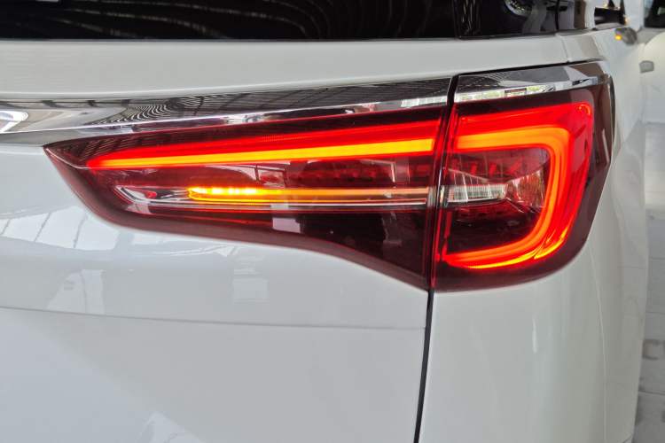 Used Buick GL8 2023 ES Lu Zun Deluxe Model Exterior 3