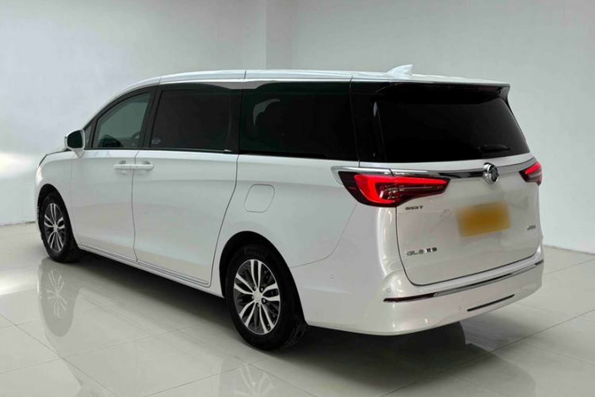 Used Buick GL8 2023 ES Lu Zun Deluxe Model Exterior 3