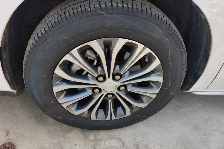 Used Buick GL8 2023 Land Executive Class Deluxe Model Exterior 4