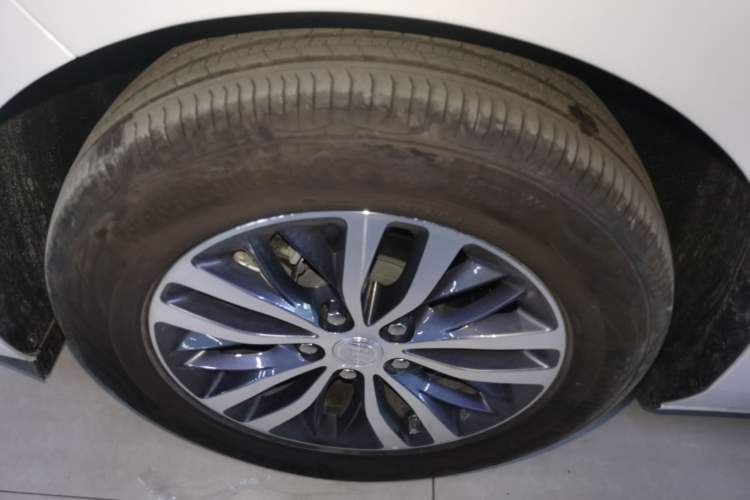 Used Buick GL8 2023 ES Lu Zun Deluxe Model Exterior 4