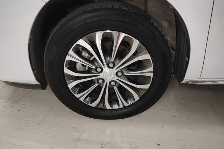 Used Buick GL8 2023 Facelifted Land Cruiser Executive Luxury Version Exterior 4