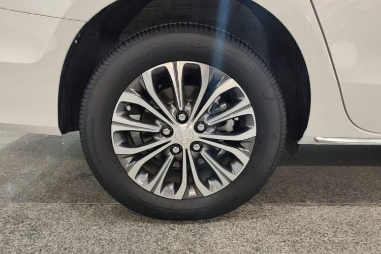 Used Buick GL8 2023 Land Executive Class Comfort Model Exterior 5