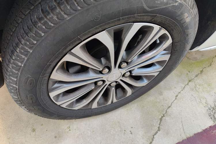 Used Buick GL8 2023 Land Executive Class Deluxe Model Exterior 5