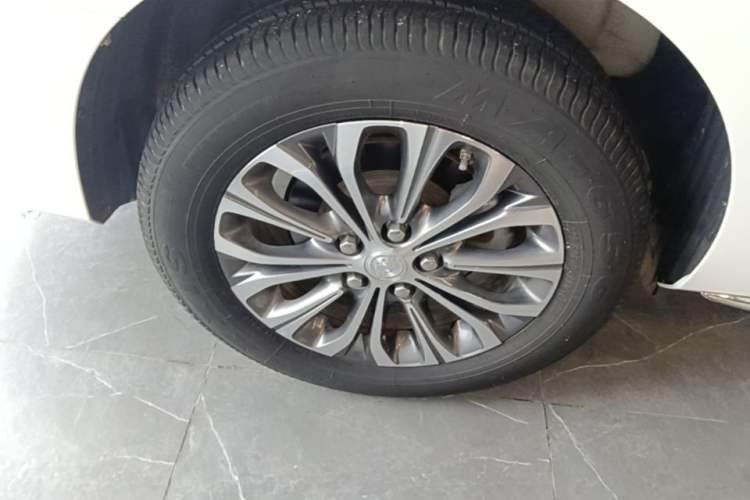 Used Buick GL8 2023 Land Executive Class Comfort Model Exterior 5