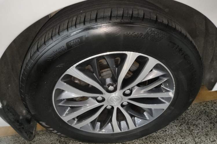 Used Buick GL8 2023 ES Lu Zun Deluxe Model Exterior 5