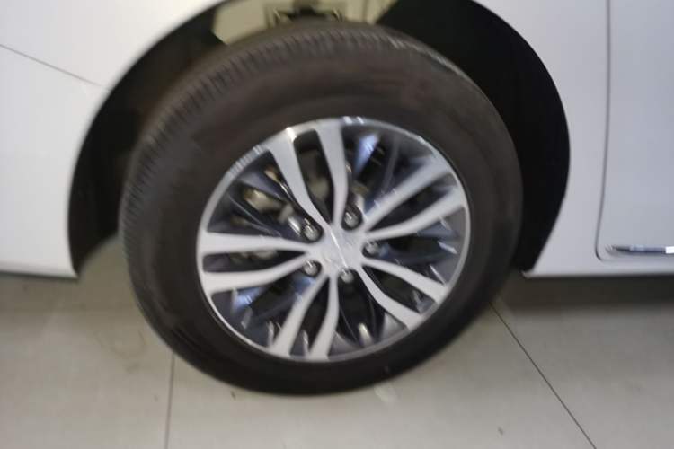 Used Buick GL8 2023 ES Lu Zun Deluxe Model Exterior 5