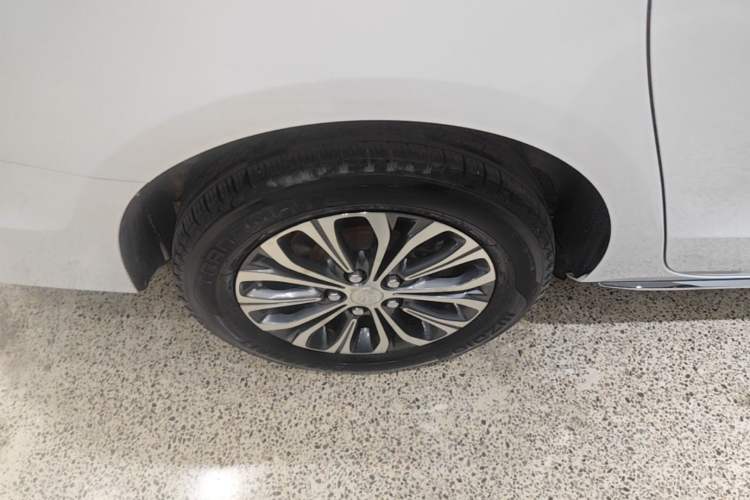Used Buick GL8 2023 Land Executive Class Comfort Model Exterior 5