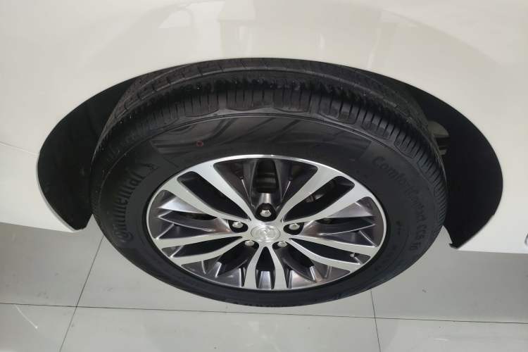 Used Buick GL8 2023 ES Lu Zun Deluxe Model Exterior 5