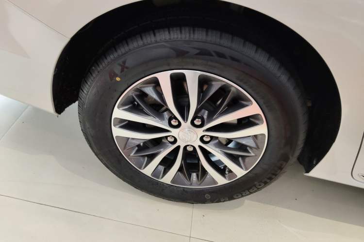 Used Buick GL8 2023 ES Lu Zun Deluxe Model Exterior 5