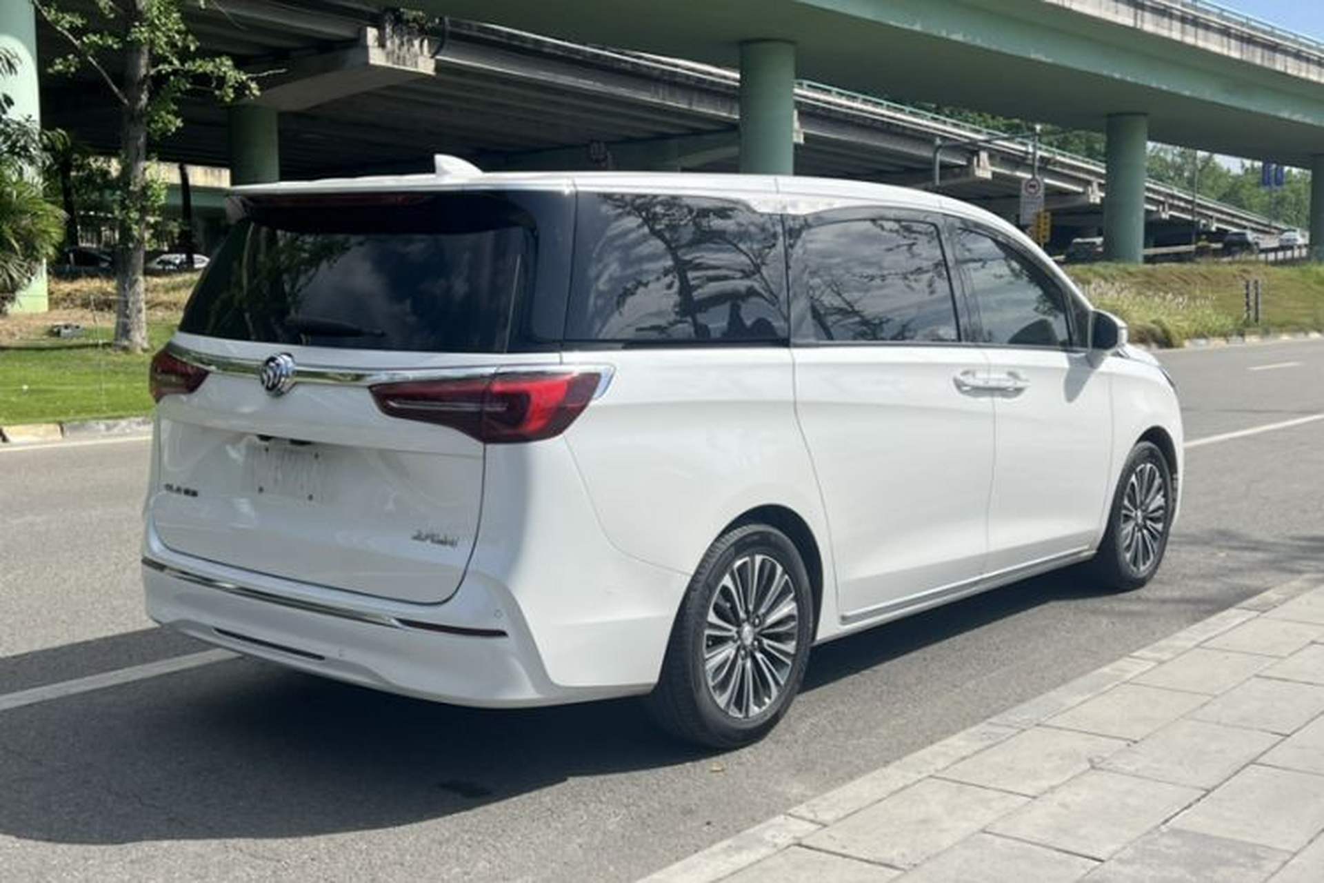 Used Buick GL8 2023 ES Lu Zun Flagship Model Exterior 7