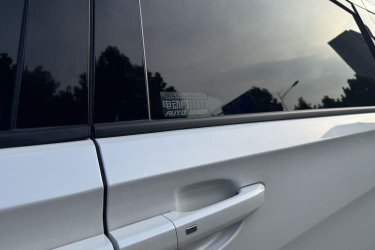 Used Buick GL8 2023 ES Lu Zun Deluxe Model Exterior 7