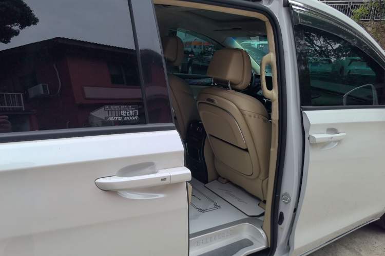Used Buick GL8 2023 ES Lu Zun Deluxe Model Exterior 7