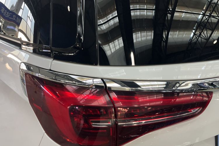 Used Buick GL8 2023 ES Lu Zun Deluxe Model Exterior 9