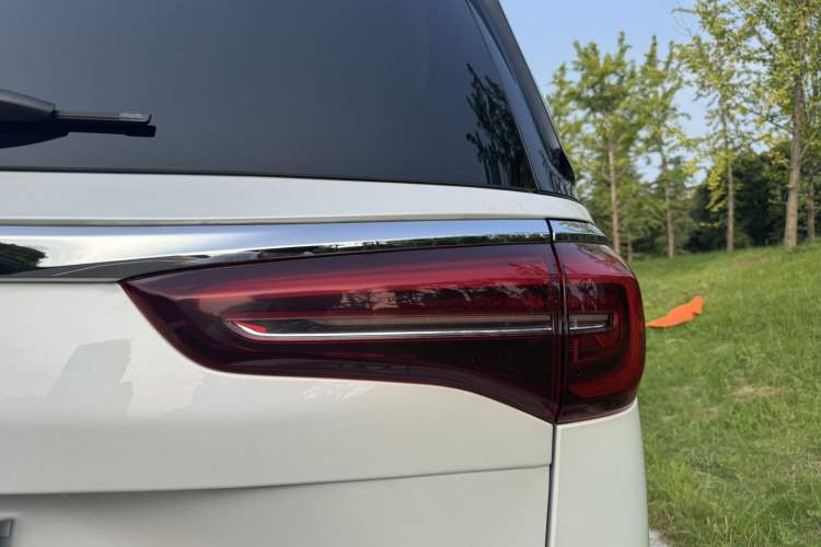 Used Buick GL8 2023 ES Lu Zun Deluxe Model Exterior 9