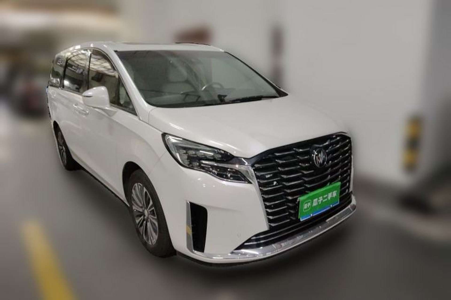 Used Buick GL8 2023 ES Lu Zun Luxury Model Front Right 45 Deg