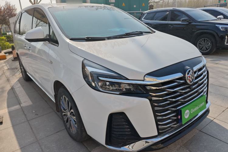 Used Buick GL8 2023 Facelifted Land Cruiser Executive Luxury Version Front Right 45 Deg